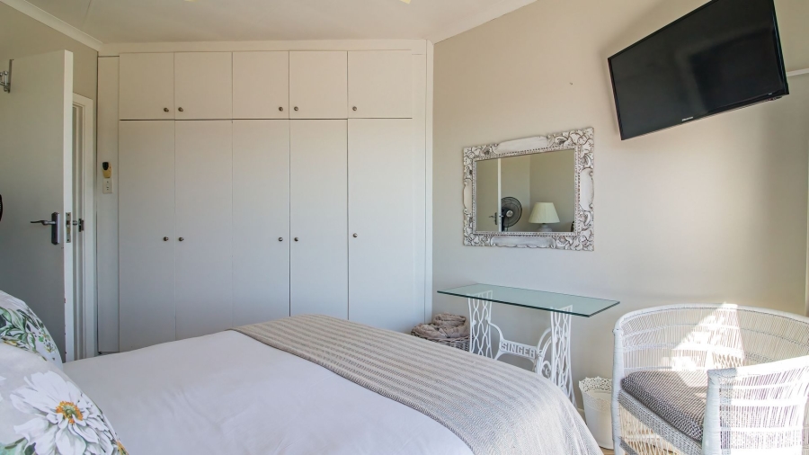 5 Bedroom Property for Sale in Beacon Bay Eastern Cape